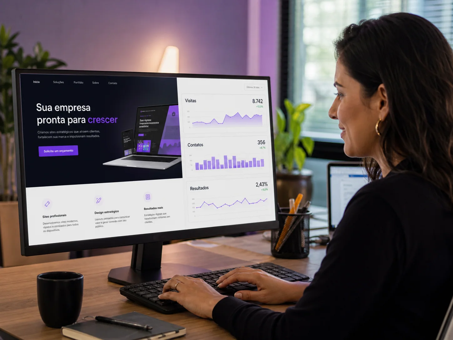 Profissional acompanhando uma landing page em português e seus resultados no computador